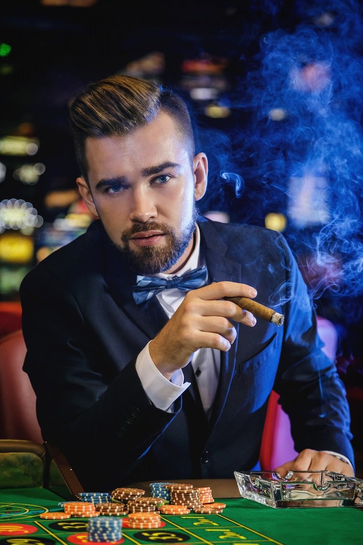Meja Bandar Poker dengan dealer dan pemain di platform alexsis togel